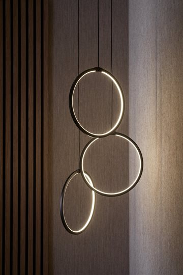 Halo pendel lampe med tre lysringe - Mat sort